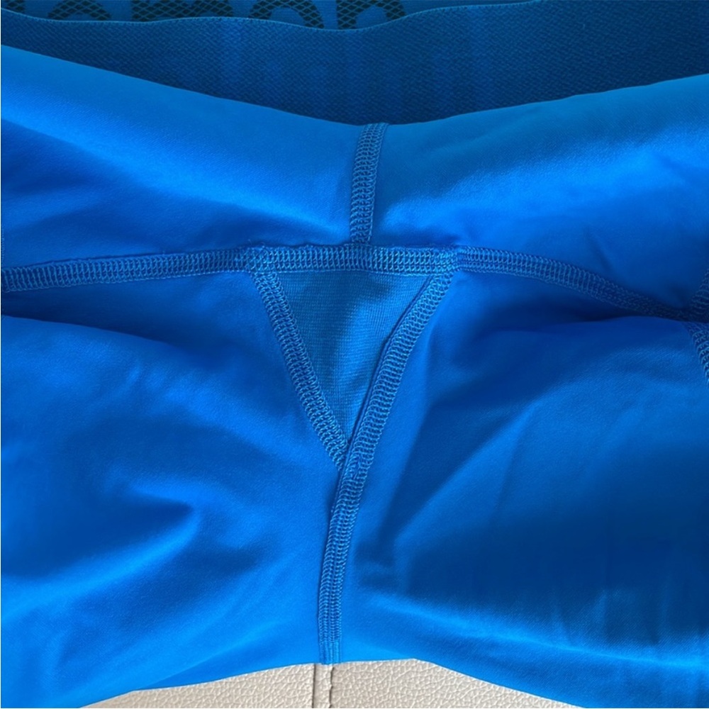 Lululemon Logo Waistband High-Rise Training Short - size 6 - Picture 10 of 13